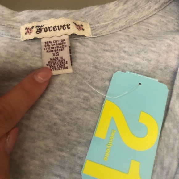 NWT Forever 21 Gray V-Neck Shirt - Picture 4 of 5